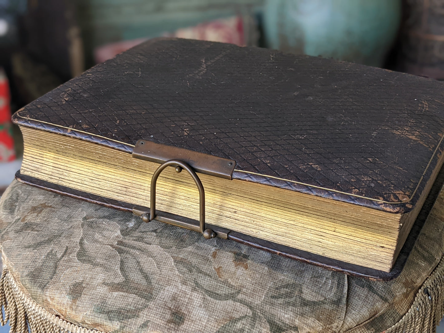 1800s Antique Family Photo Album Victorian Leather Original Photographs !! Amazing Historical Portraits Beautiful Reference Photography !!