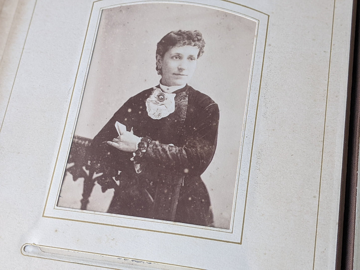1800s Antique Family Photo Album Victorian Leather Original Photographs !! Amazing Historical Portraits Beautiful Reference Photography !!