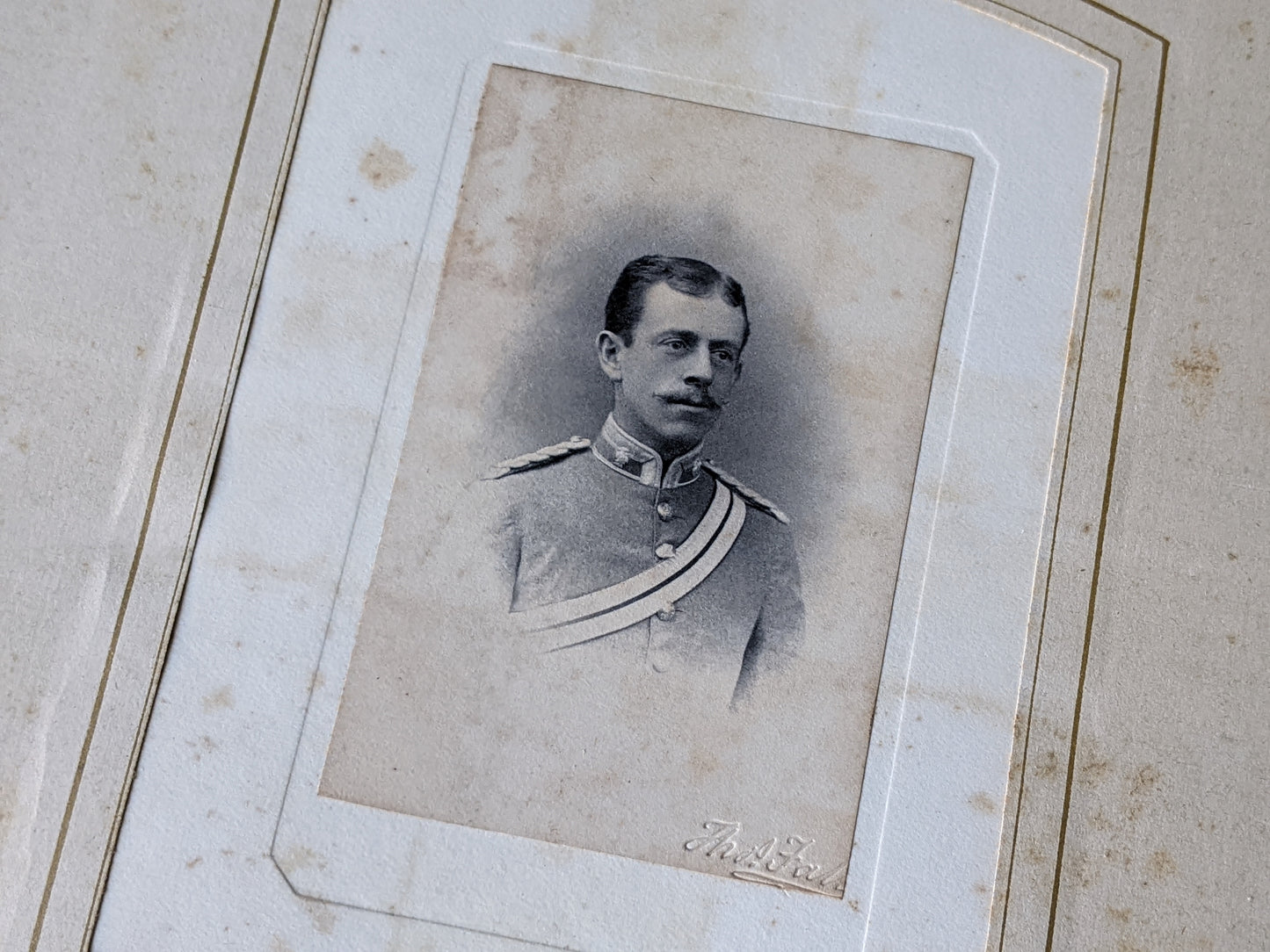 1800s Antique Family Photo Album Victorian Leather Original Photographs !! Amazing Historical Portraits Beautiful Reference Photography !!