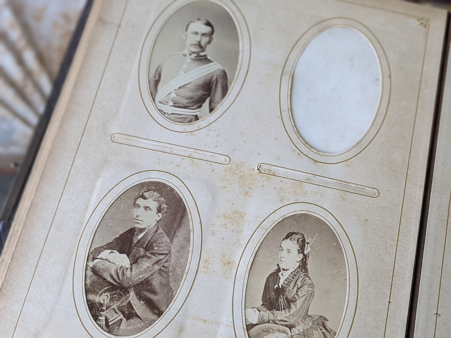 1800s Antique Family Photo Album Victorian Leather Original Photographs !! Amazing Historical Portraits Beautiful Reference Photography !!