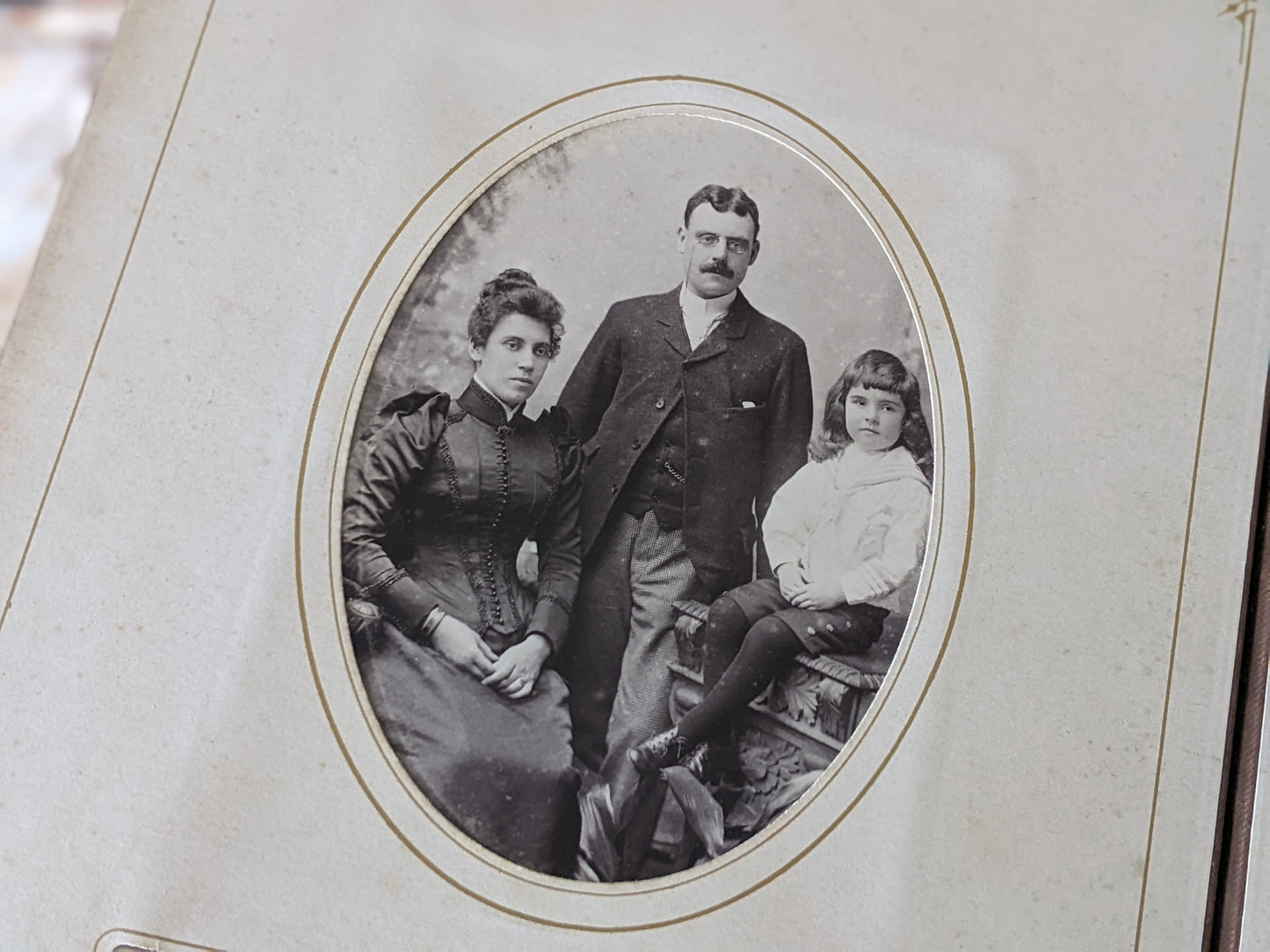 1800s Antique Family Photo Album Victorian Leather Original Photographs !! Amazing Historical Portraits Beautiful Reference Photography !!