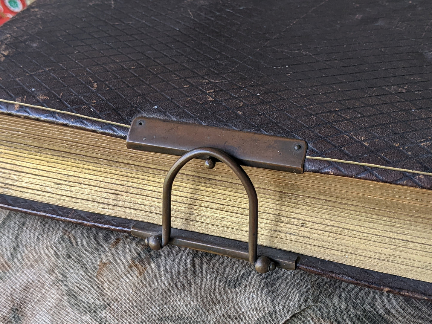 1800s Antique Family Photo Album Victorian Leather Original Photographs !! Amazing Historical Portraits Beautiful Reference Photography !!