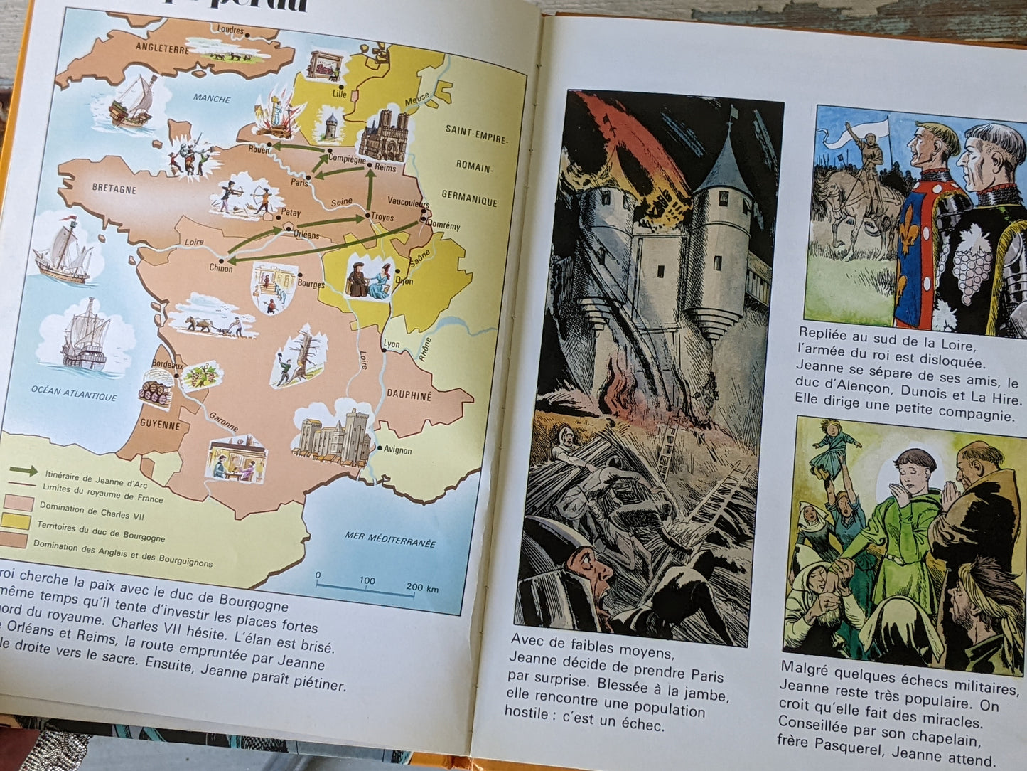 1979 Comic French Graphic Educational Novel Hard Cover Jeanne D'arc Histoire Juniors by Hachette #4
