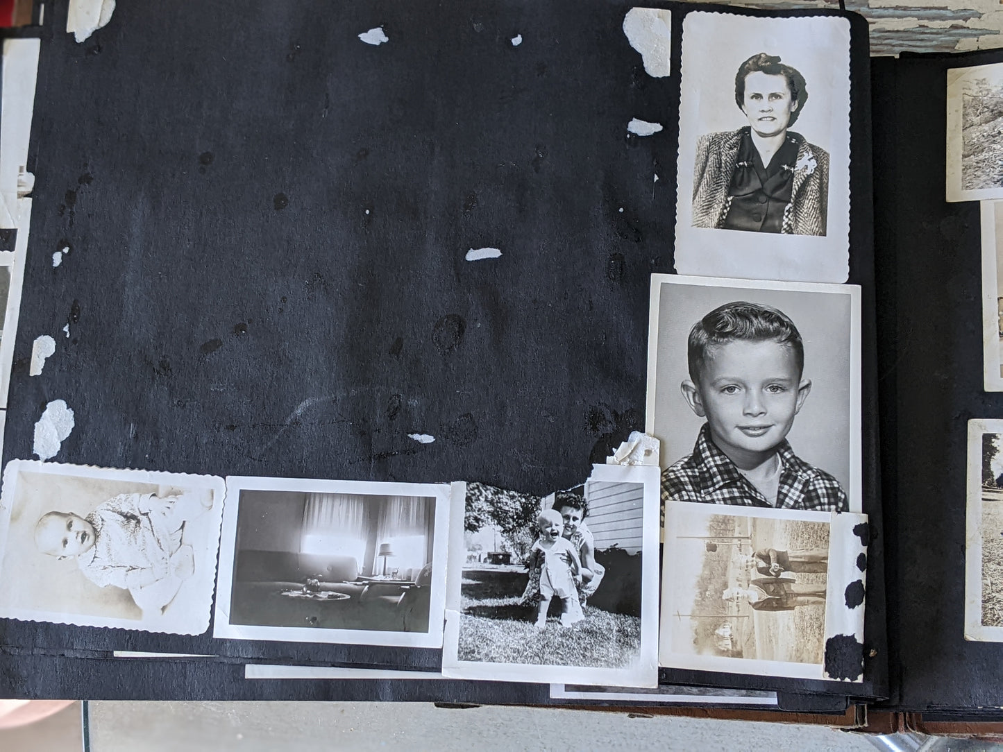 Vintage Photo Album w Over 200+ Photos of Family Leather Cover
