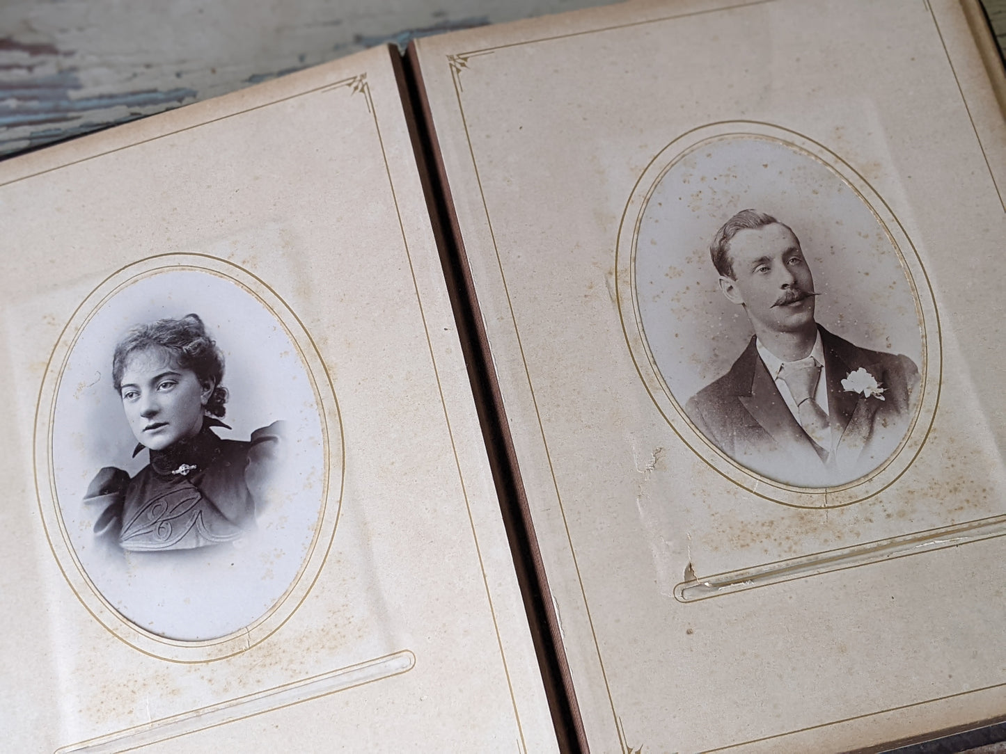 1800s Antique Family Photo Album Victorian Leather Original Photographs !! Amazing Historical Portraits Beautiful Reference Photography !!