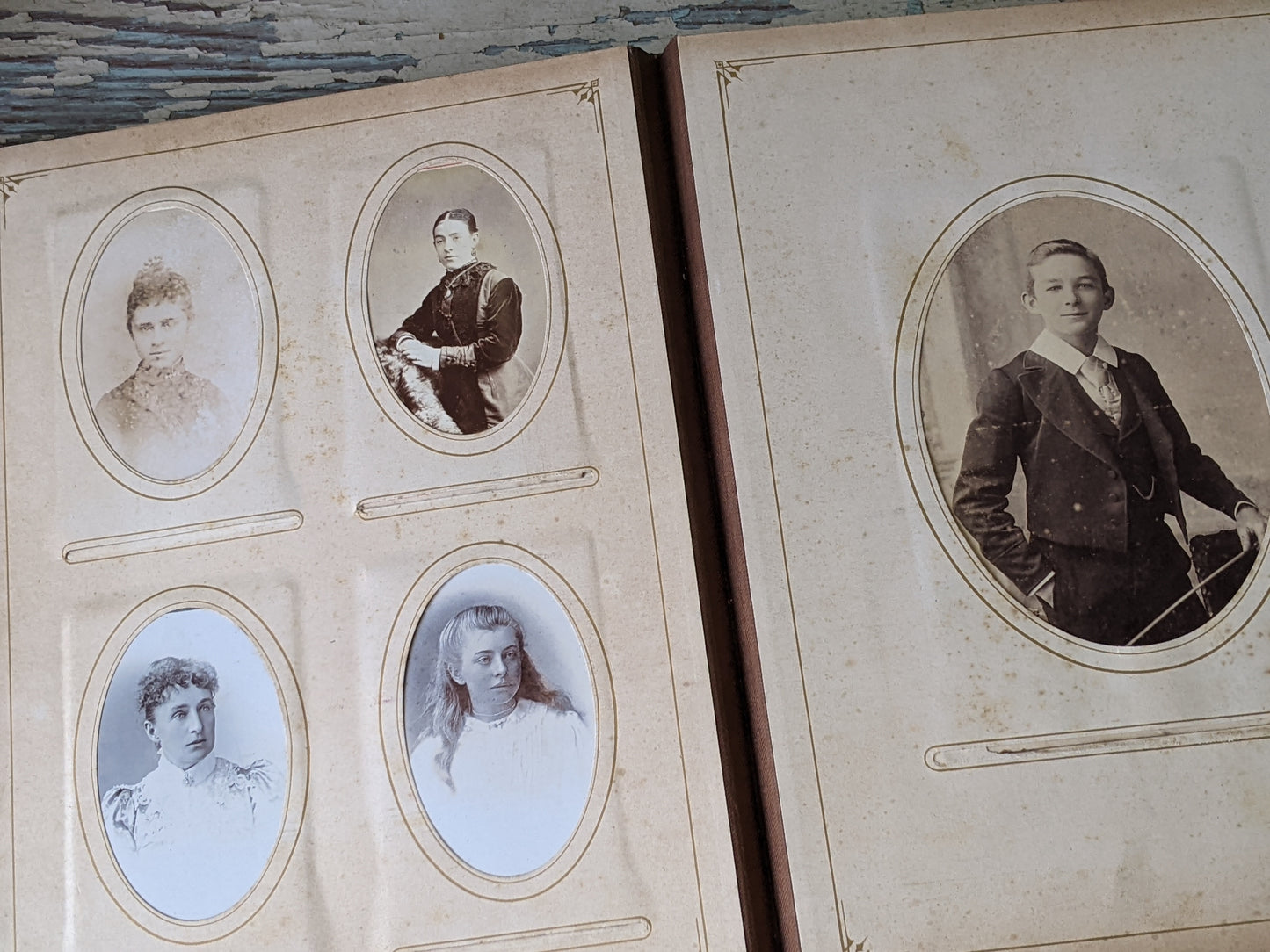 1800s Antique Family Photo Album Victorian Leather Original Photographs !! Amazing Historical Portraits Beautiful Reference Photography !!