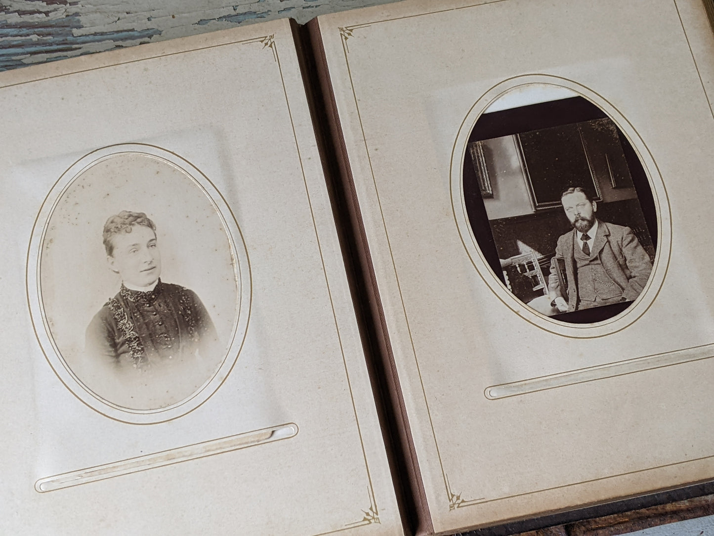 1800s Antique Family Photo Album Victorian Leather Original Photographs !! Amazing Historical Portraits Beautiful Reference Photography !!