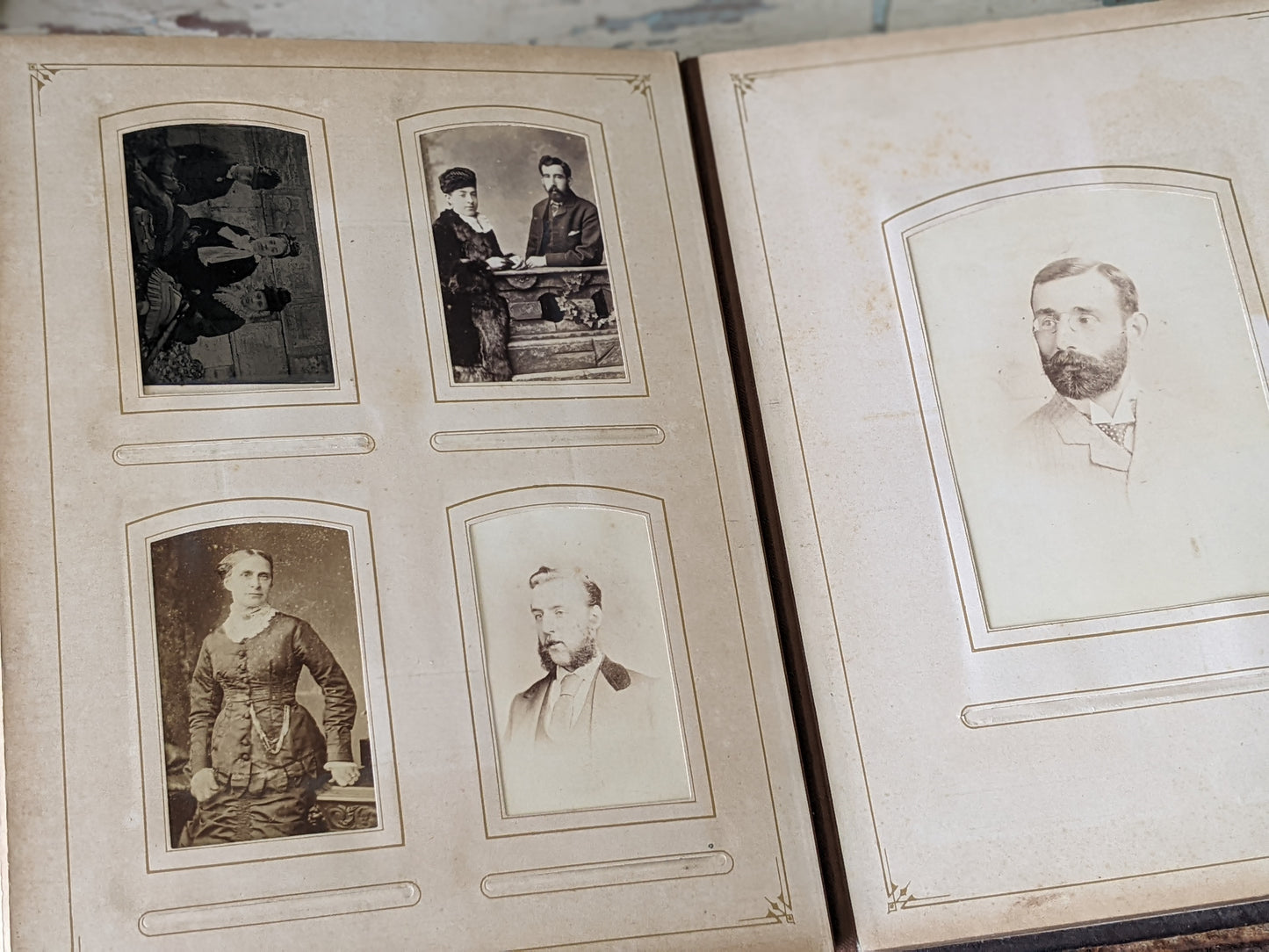 1800s Antique Family Photo Album Victorian Leather Original Photographs !! Amazing Historical Portraits Beautiful Reference Photography !!