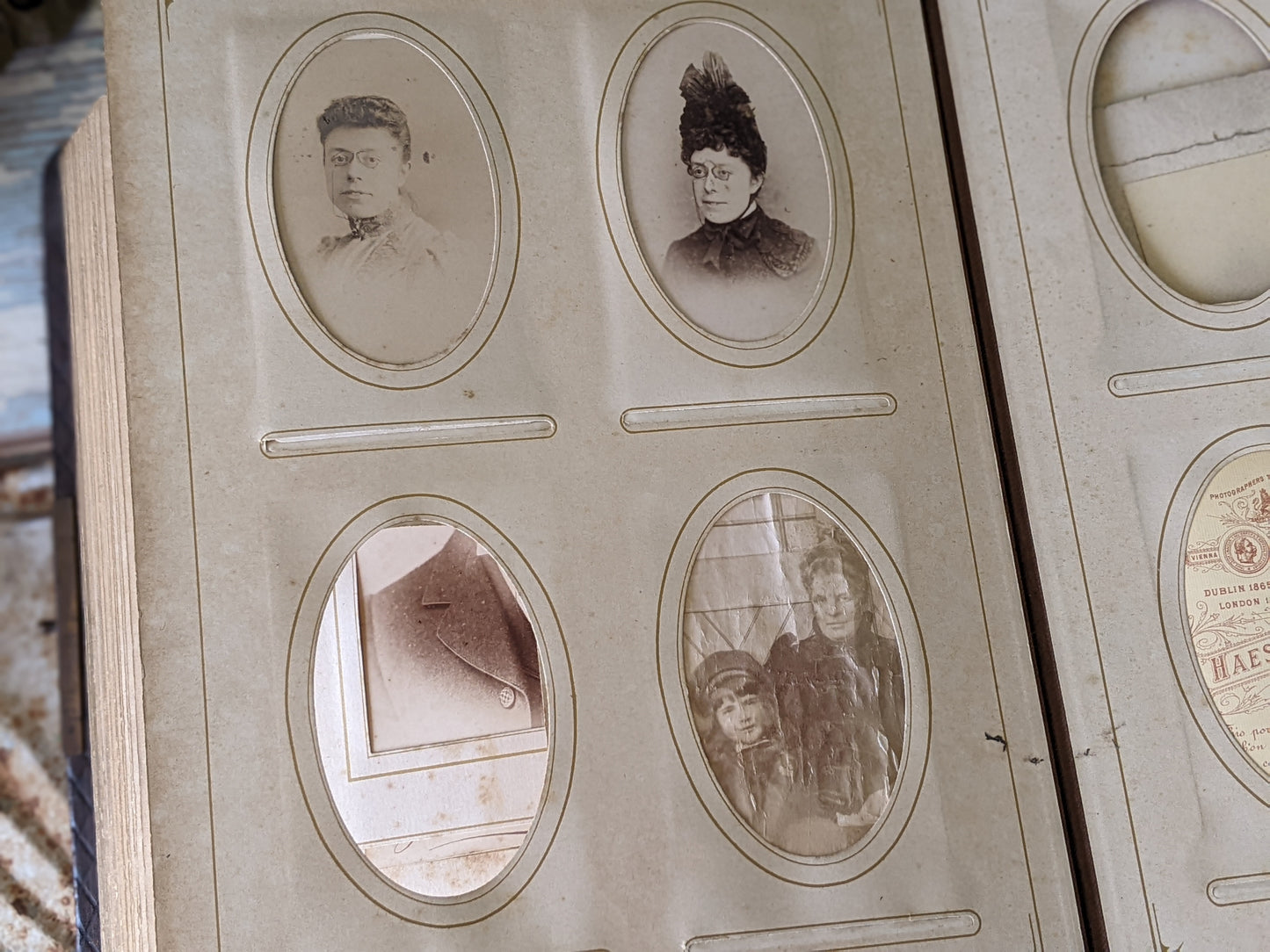 1800s Antique Family Photo Album Victorian Leather Original Photographs !! Amazing Historical Portraits Beautiful Reference Photography !!