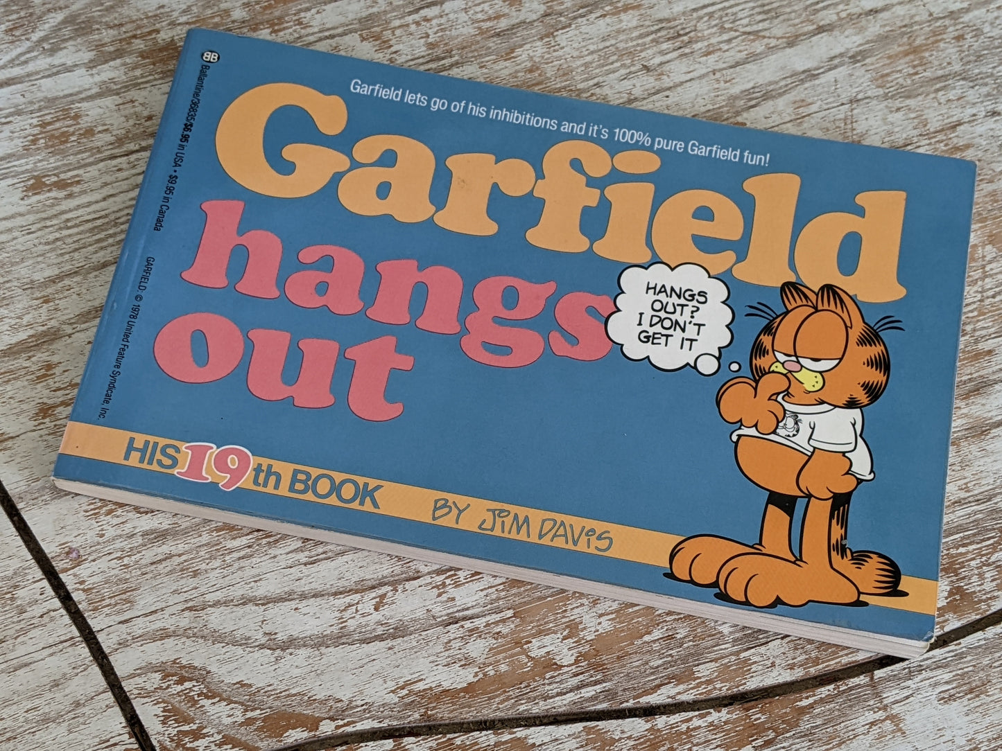 1990 Garfield Hangs Out Comic Book #19 By Jim Davis **Awesome Memories !!