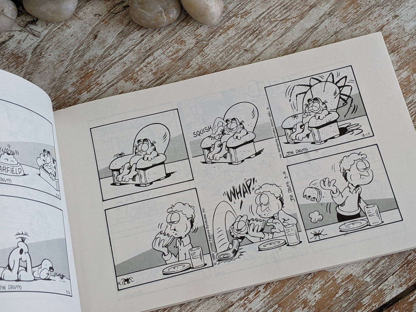 1990 Garfield Hangs Out Comic Book #19 By Jim Davis **Awesome Memories !!