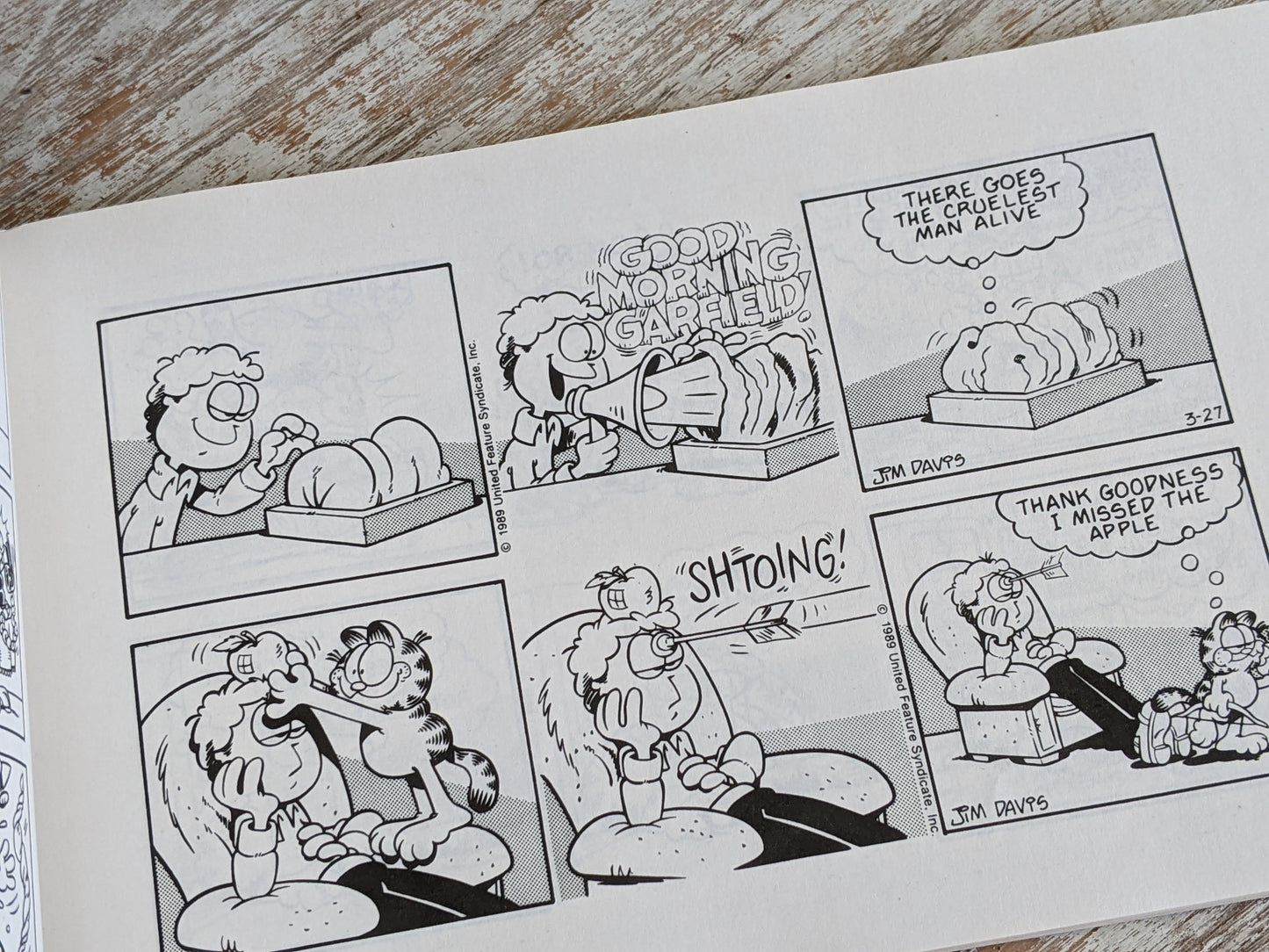 1990 Garfield Hangs Out Comic Book #19 By Jim Davis **Awesome Memories !!