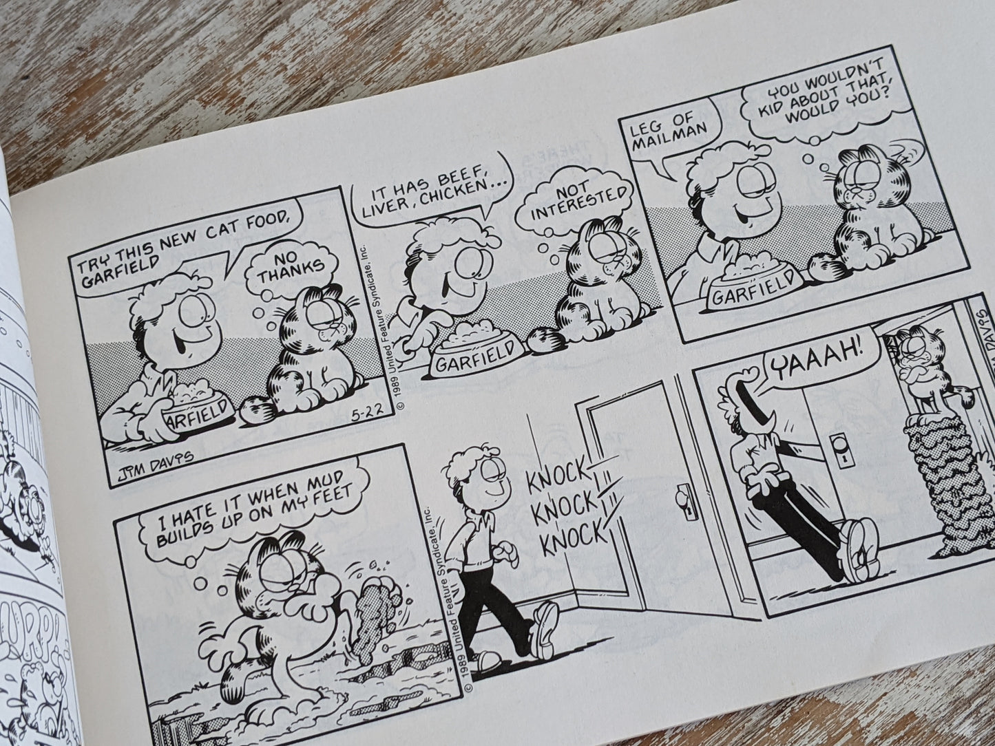 1990 Garfield Hangs Out Comic Book #19 By Jim Davis **Awesome Memories !!