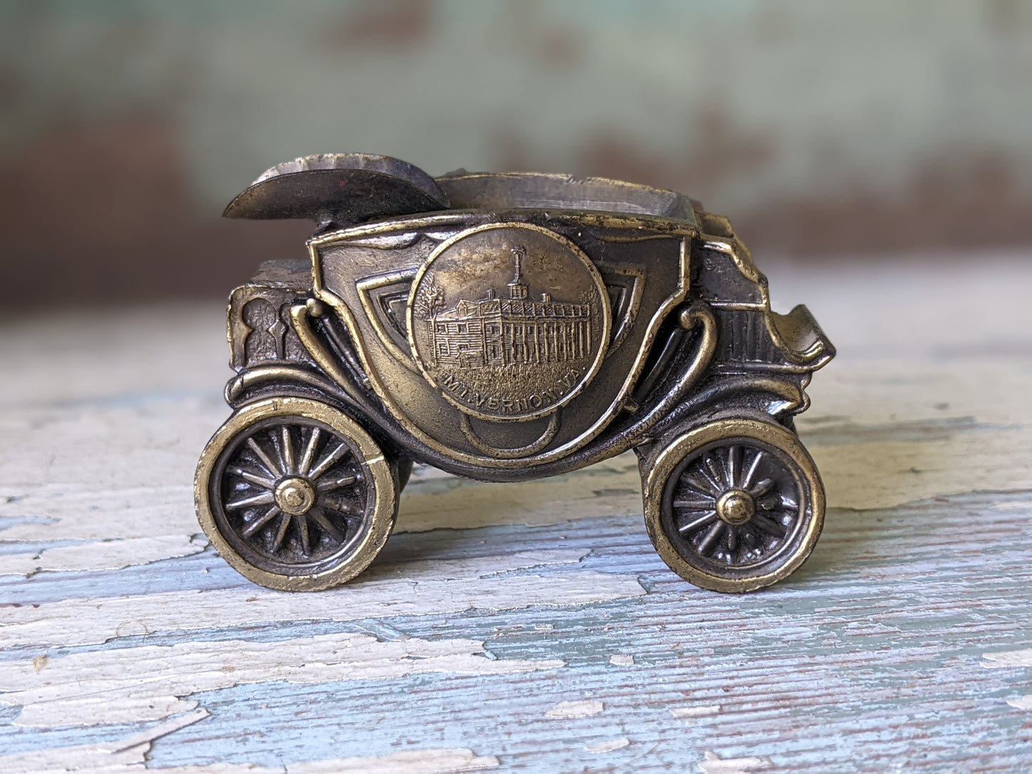 1950s Cast Metal Mt. Vernon Stagecoach Ashtray by K&O Co. Made in USA !! American Vintage Gifts !!