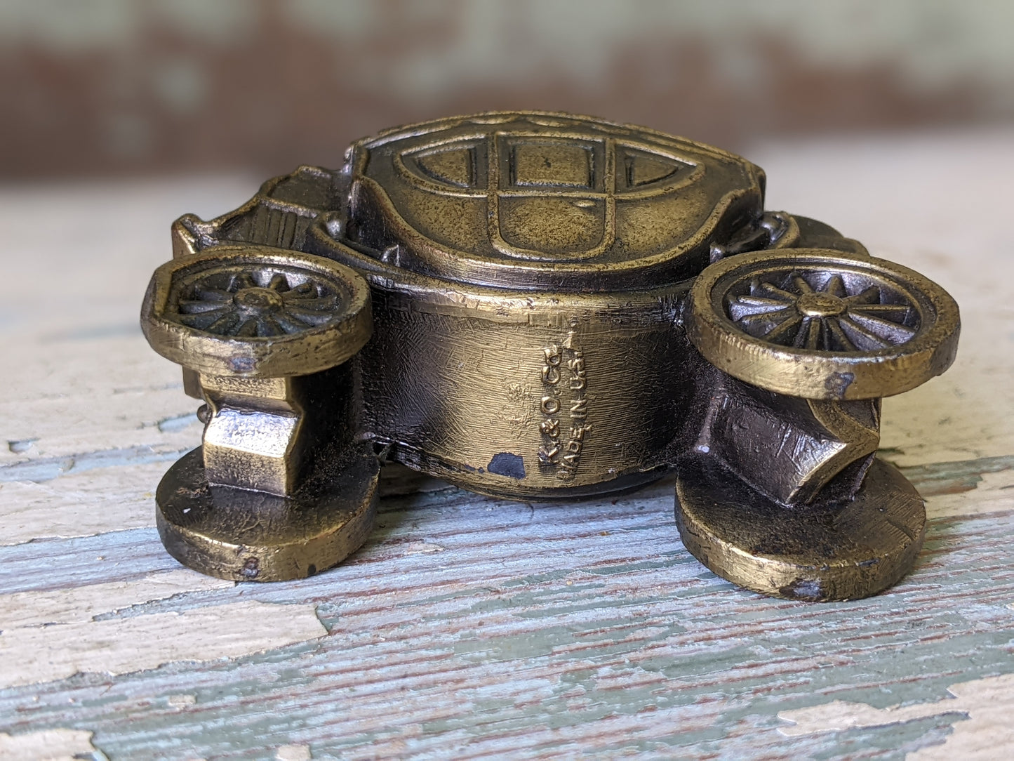1950s Cast Metal Mt. Vernon Stagecoach Ashtray by K&O Co. Made in USA !! American Vintage Gifts !!
