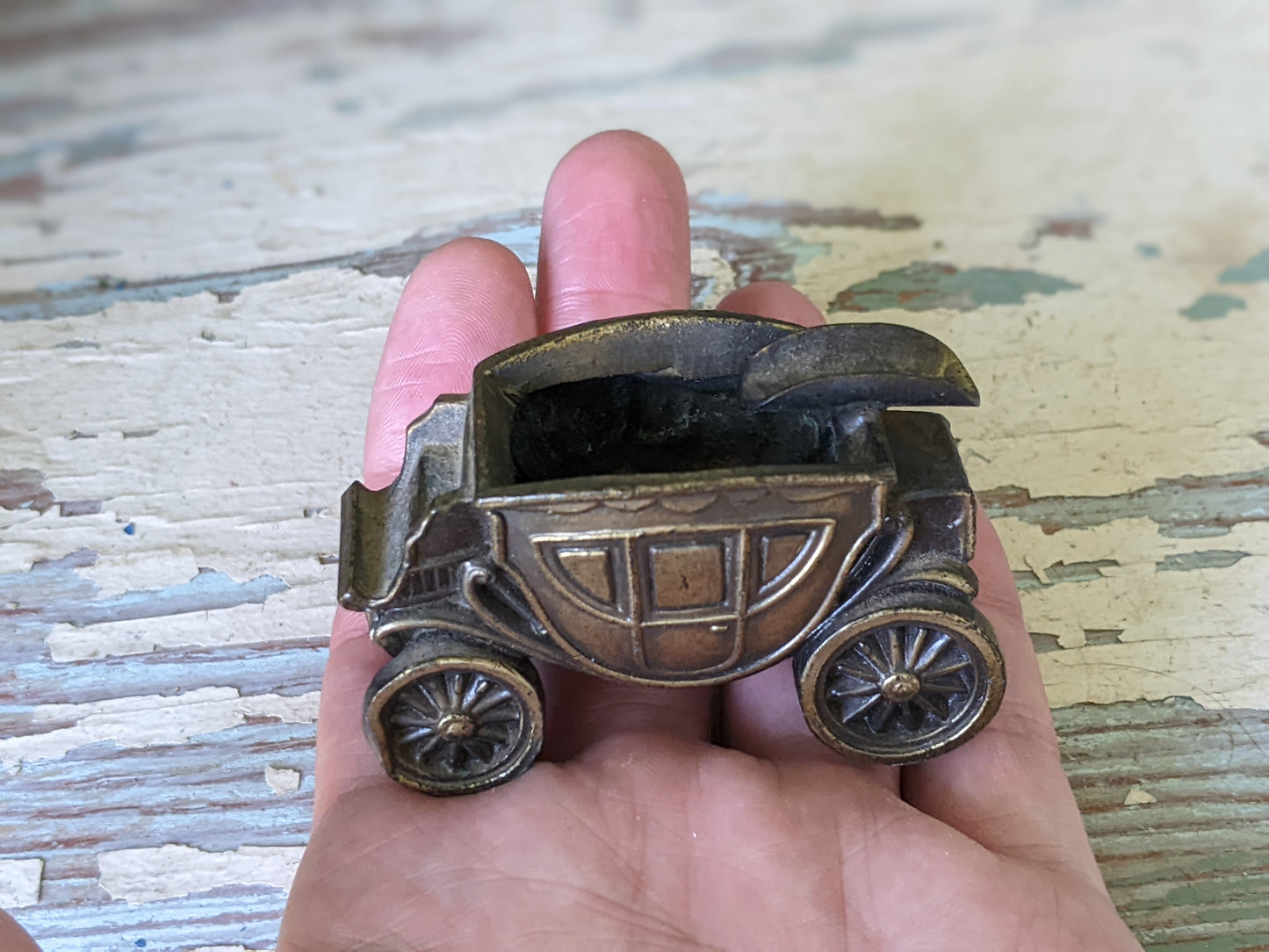 1950s Cast Metal Mt. Vernon Stagecoach Ashtray by K&O Co. Made in USA !! American Vintage Gifts !!