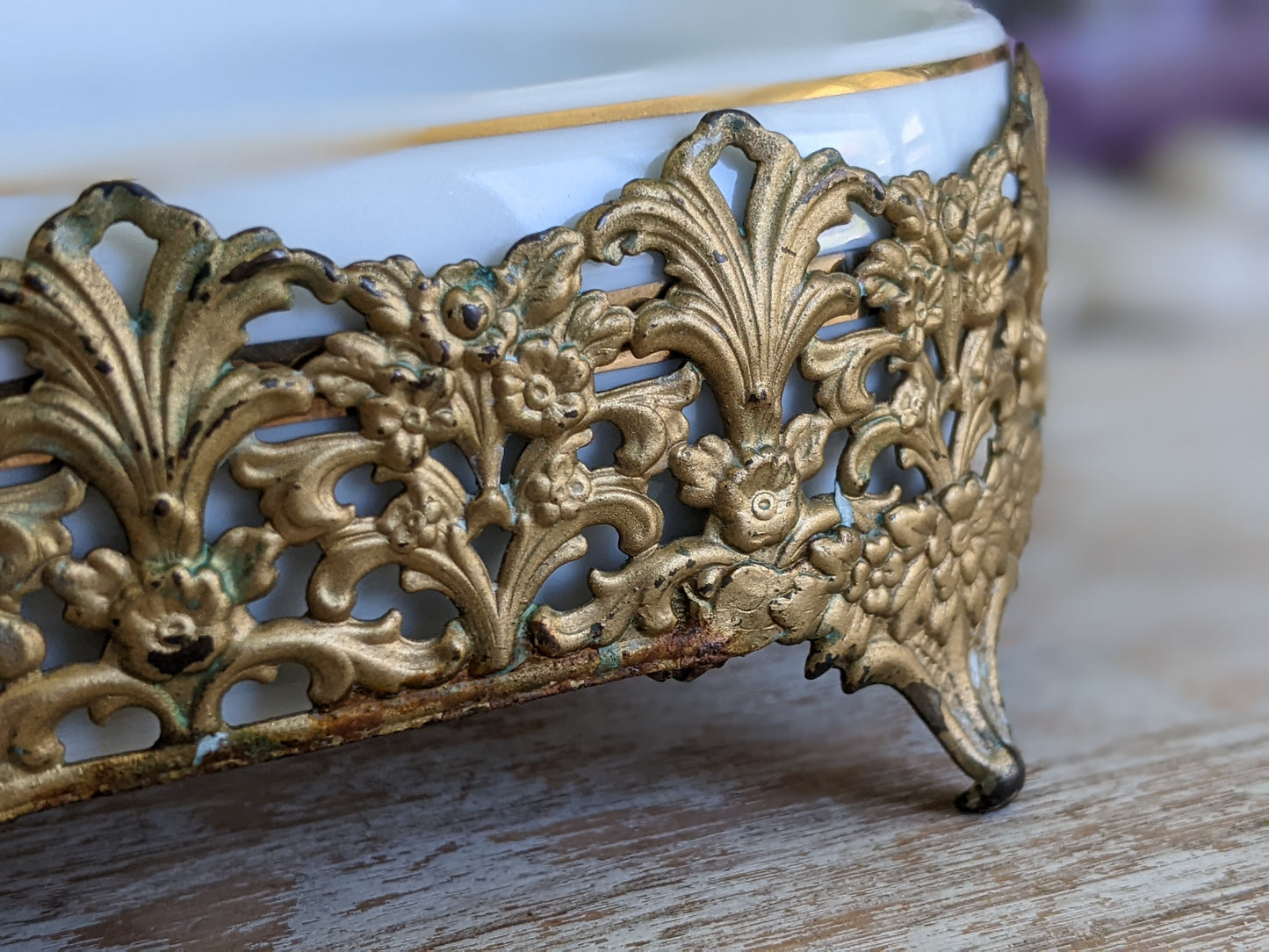 Vintage Soap Dish Holder Retro Porcelain Gold Finish Metal Footed Shell Bathroom Display Tray !! Vintage Decor Personal Spa !!
