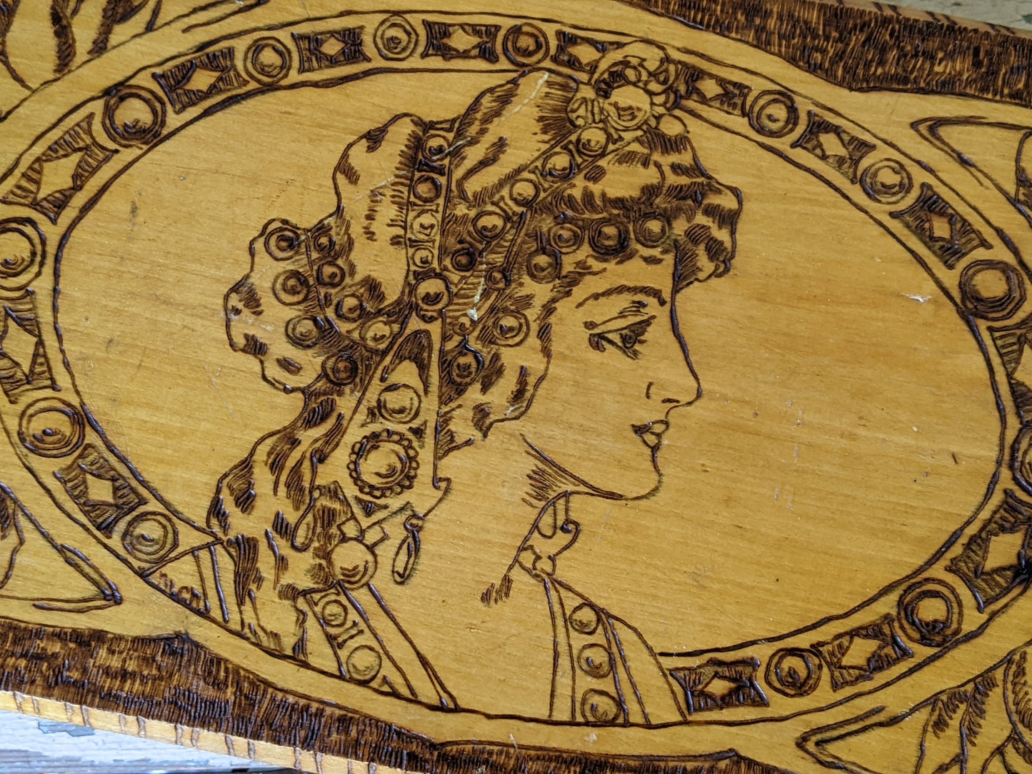 1911 Art Nouveau Flemish Art Co. Handmade Hinged Pyrography Wood Box !! Rare & Beautiful Unique Gifts !!