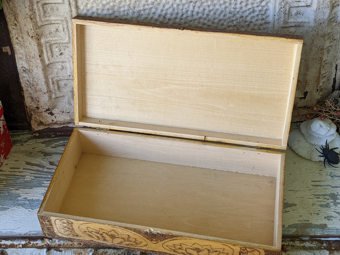 1911 Art Nouveau Flemish Art Co. Handmade Hinged Pyrography Wood Box !! Rare & Beautiful Unique Gifts !!