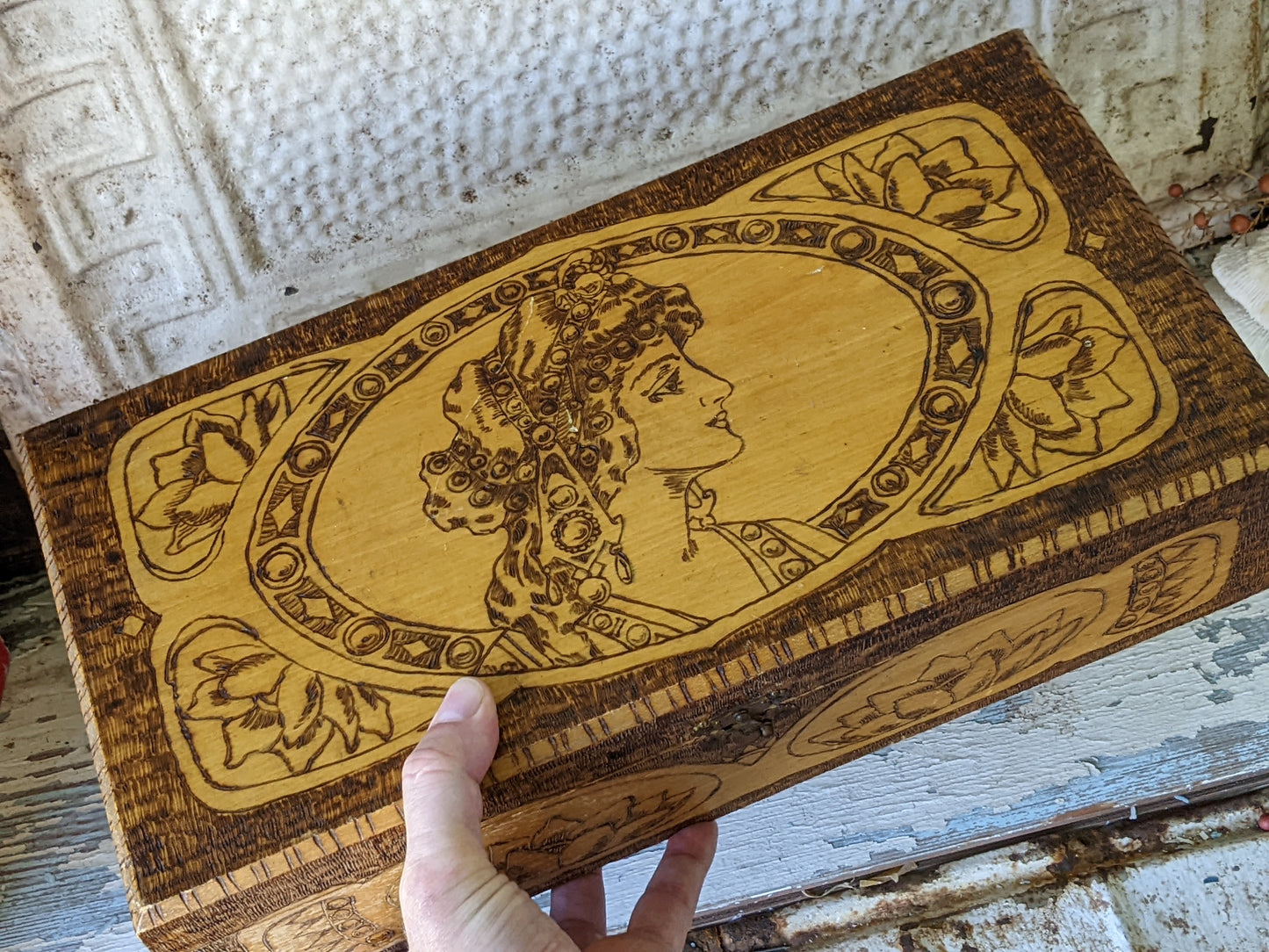 1911 Art Nouveau Flemish Art Co. Handmade Hinged Pyrography Wood Box !! Rare & Beautiful Unique Gifts !!