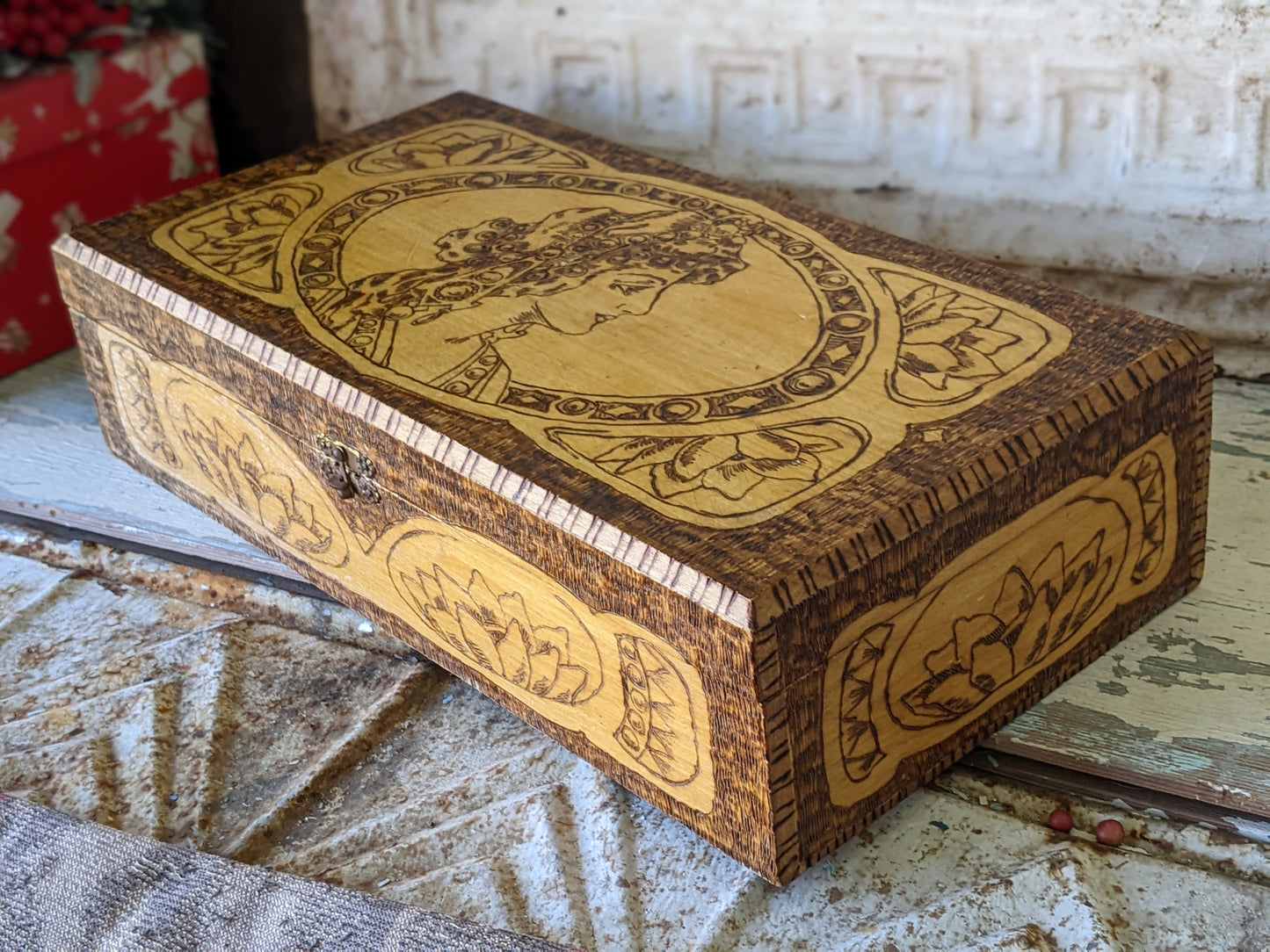 1911 Art Nouveau Flemish Art Co. Handmade Hinged Pyrography Wood Box !! Rare & Beautiful Unique Gifts !!
