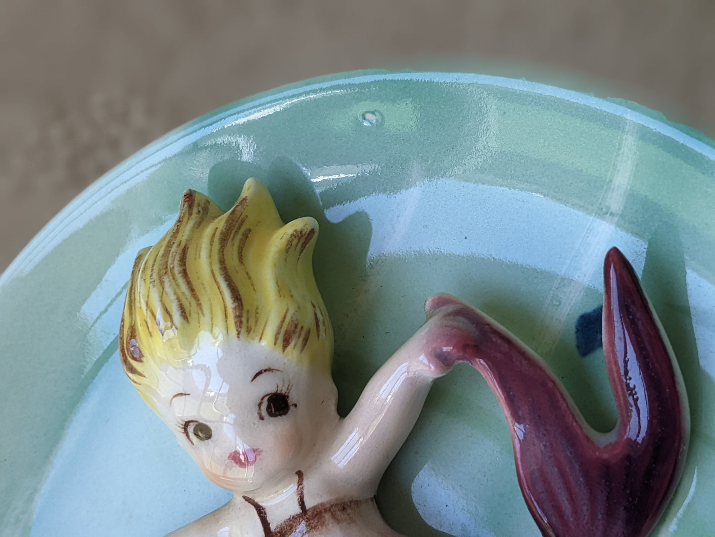 1950s !! Ultra-Rare !! Norcrest Catalina Souvenir Mermaids Kitsch Kitschy Plate Wall Dish Sculpted !! Amazing Vintage Gifts !!