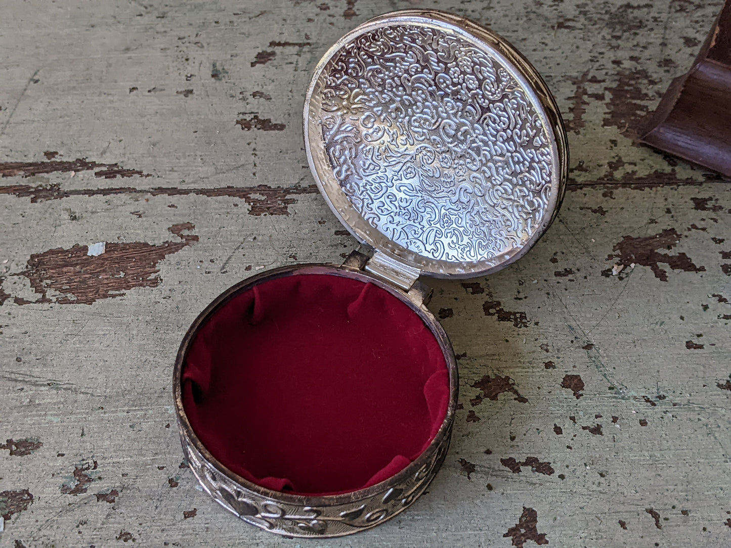 1950s Spades Round Trinket Box w Plumb Cherry Red Velvet Silver Brushed Nickel Finish !! Made In Japan !! Awesome Vintage Gift !!