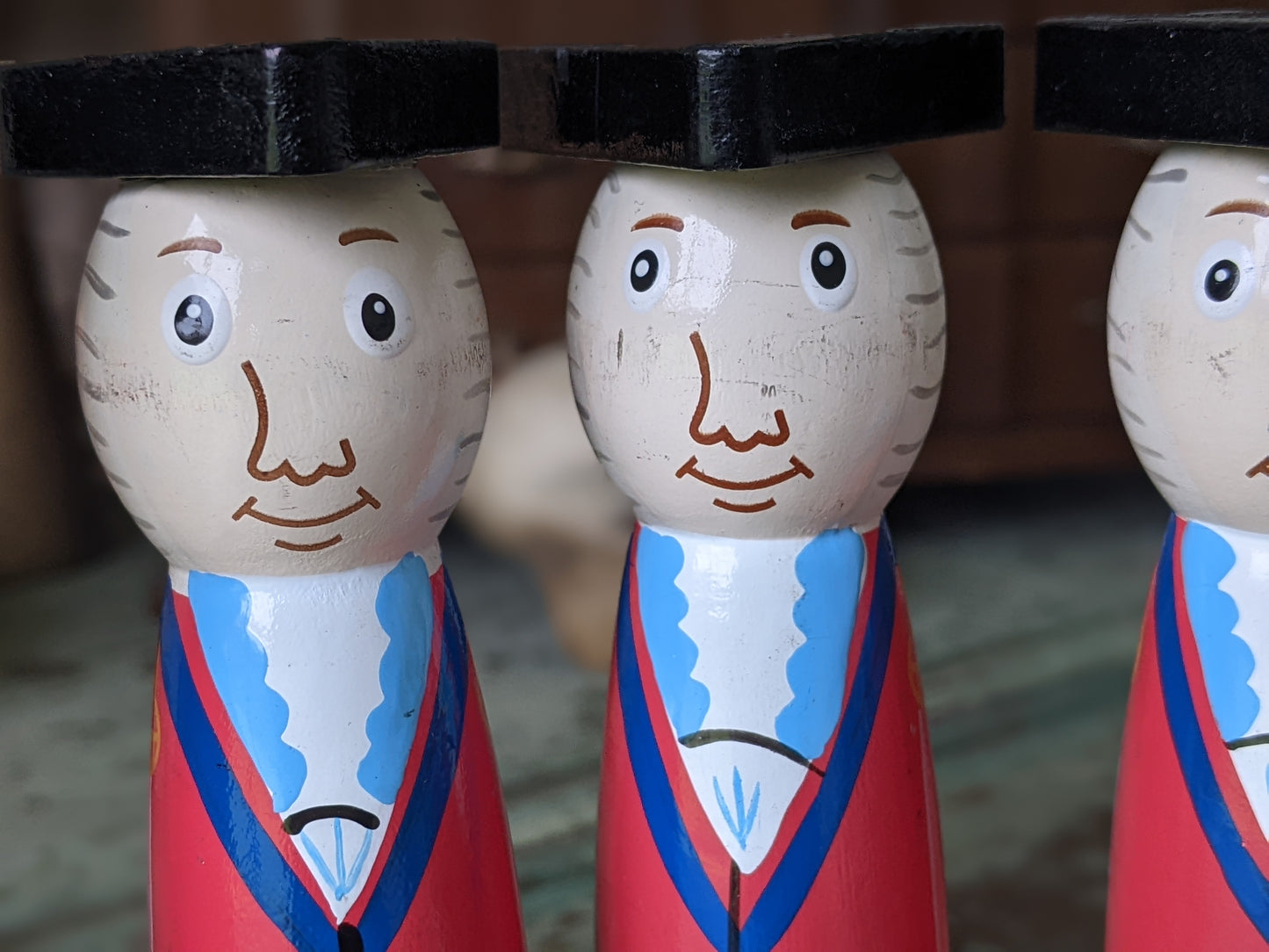 Vintage Wooden Bowling Set Colonial Williamsburg Redcoats Revolution 6 pcs Ball !! Joyful Vintage Souvenir Gifts & Collectibles