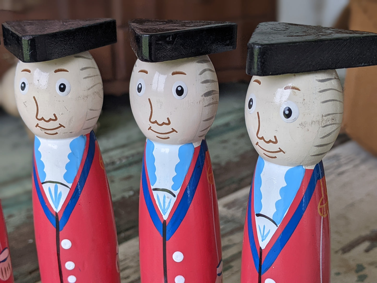 Vintage Wooden Bowling Set Colonial Williamsburg Redcoats Revolution 6 pcs Ball !! Joyful Vintage Souvenir Gifts & Collectibles