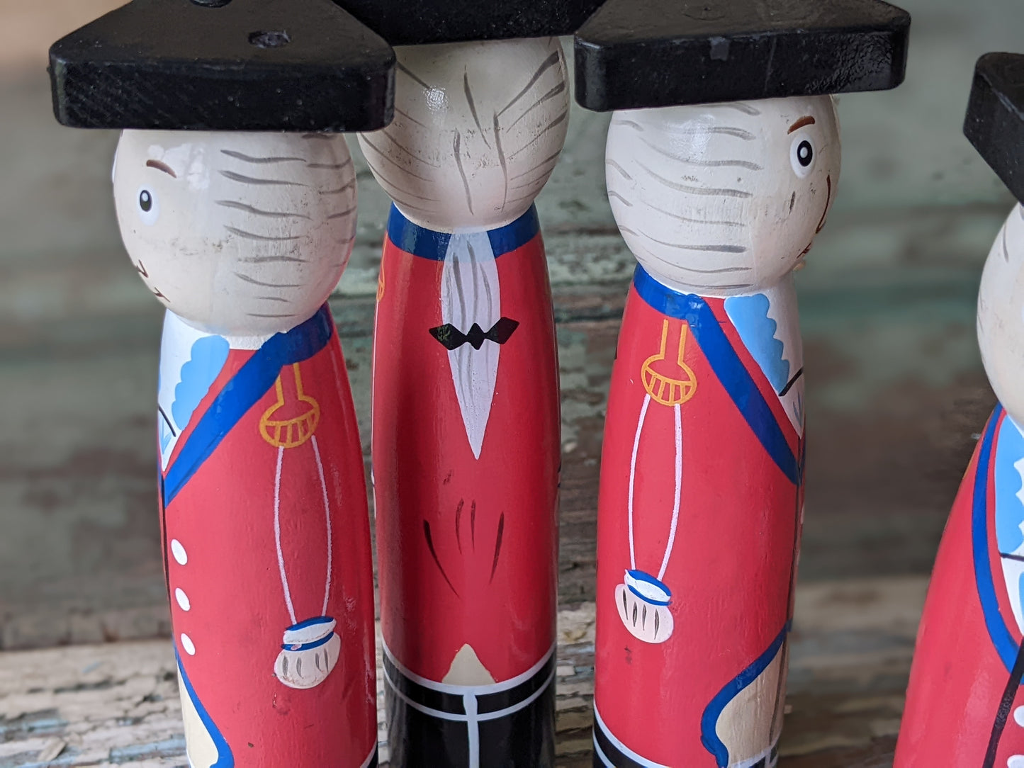Vintage Wooden Bowling Set Colonial Williamsburg Redcoats Revolution 6 pcs Ball !! Joyful Vintage Souvenir Gifts & Collectibles