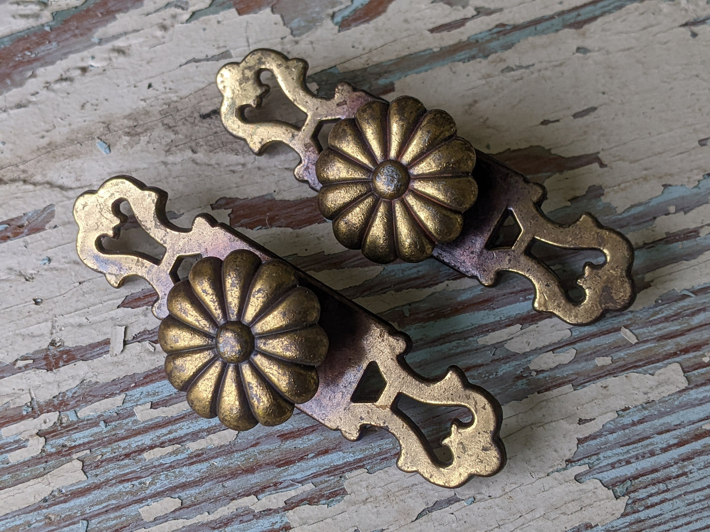 1960s Flower Daisy Cabinet Drawer Pull Brass Finish With Mounting Plate No.1808 K2500 !! Rare Vintage Hardware & Restoration Gifts