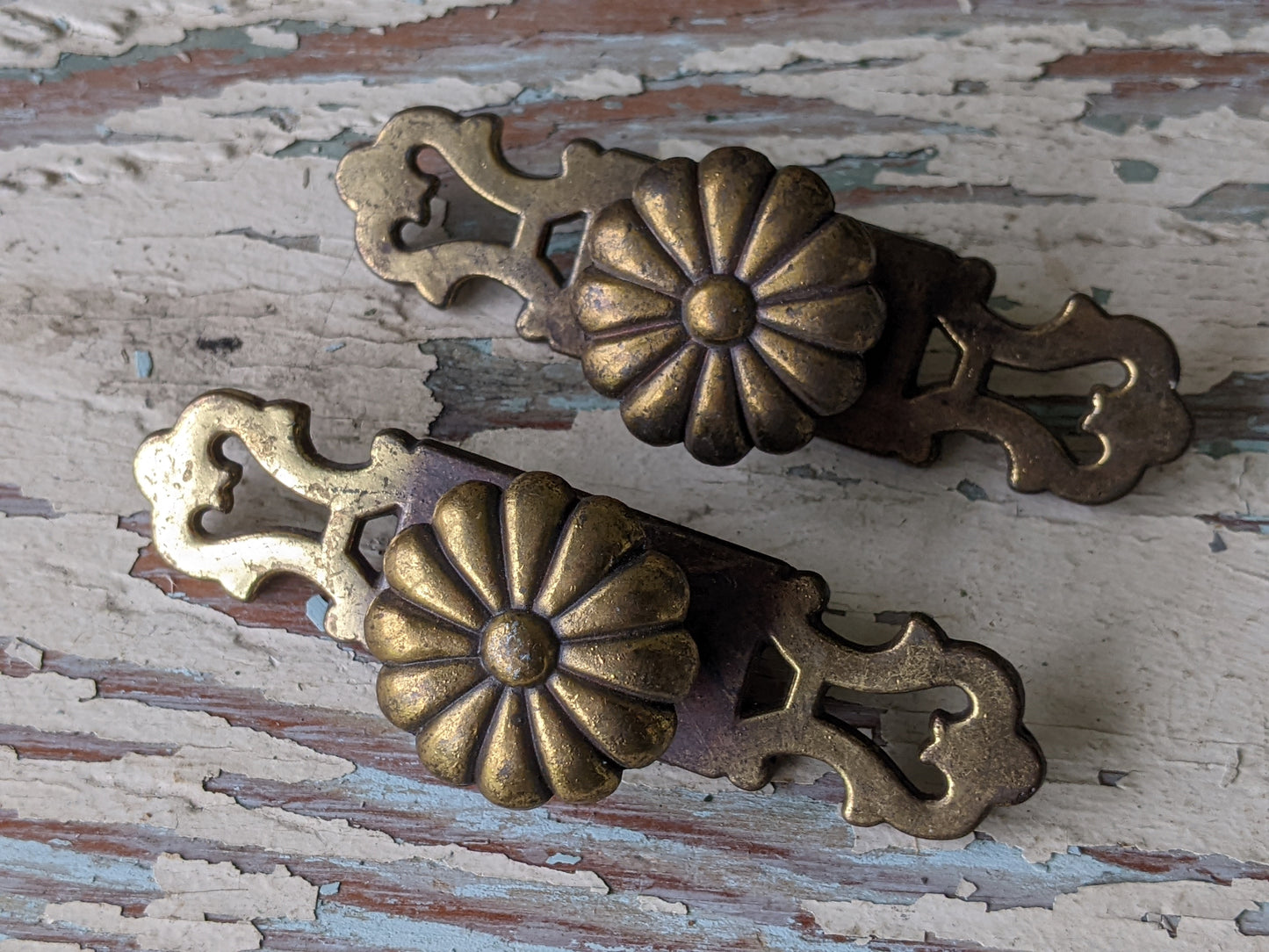 1960s Flower Daisy Cabinet Drawer Pull Brass Finish With Mounting Plate No.1808 K2500 !! Rare Vintage Hardware & Restoration Gifts