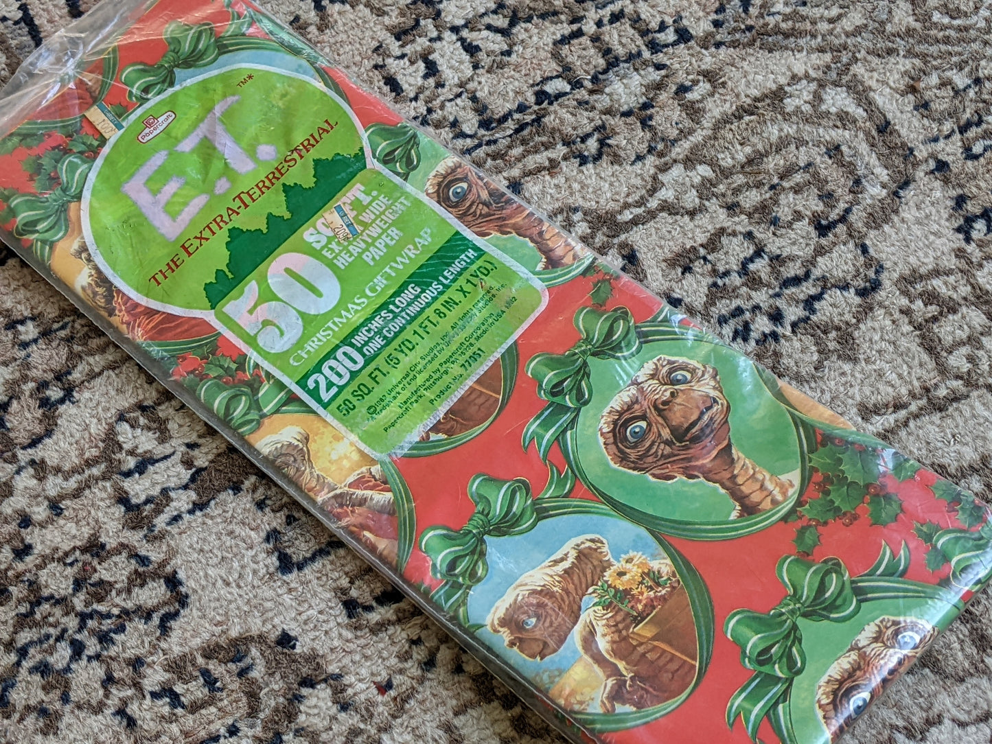 1982 E.T. The Extra-Terrestrial Christmas Gift Wrap Paper **New Old Stock