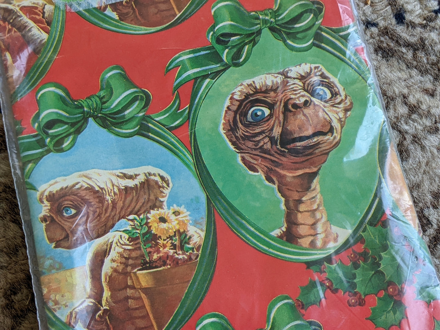 1982 E.T. The Extra-Terrestrial Christmas Gift Wrap Paper **New Old Stock