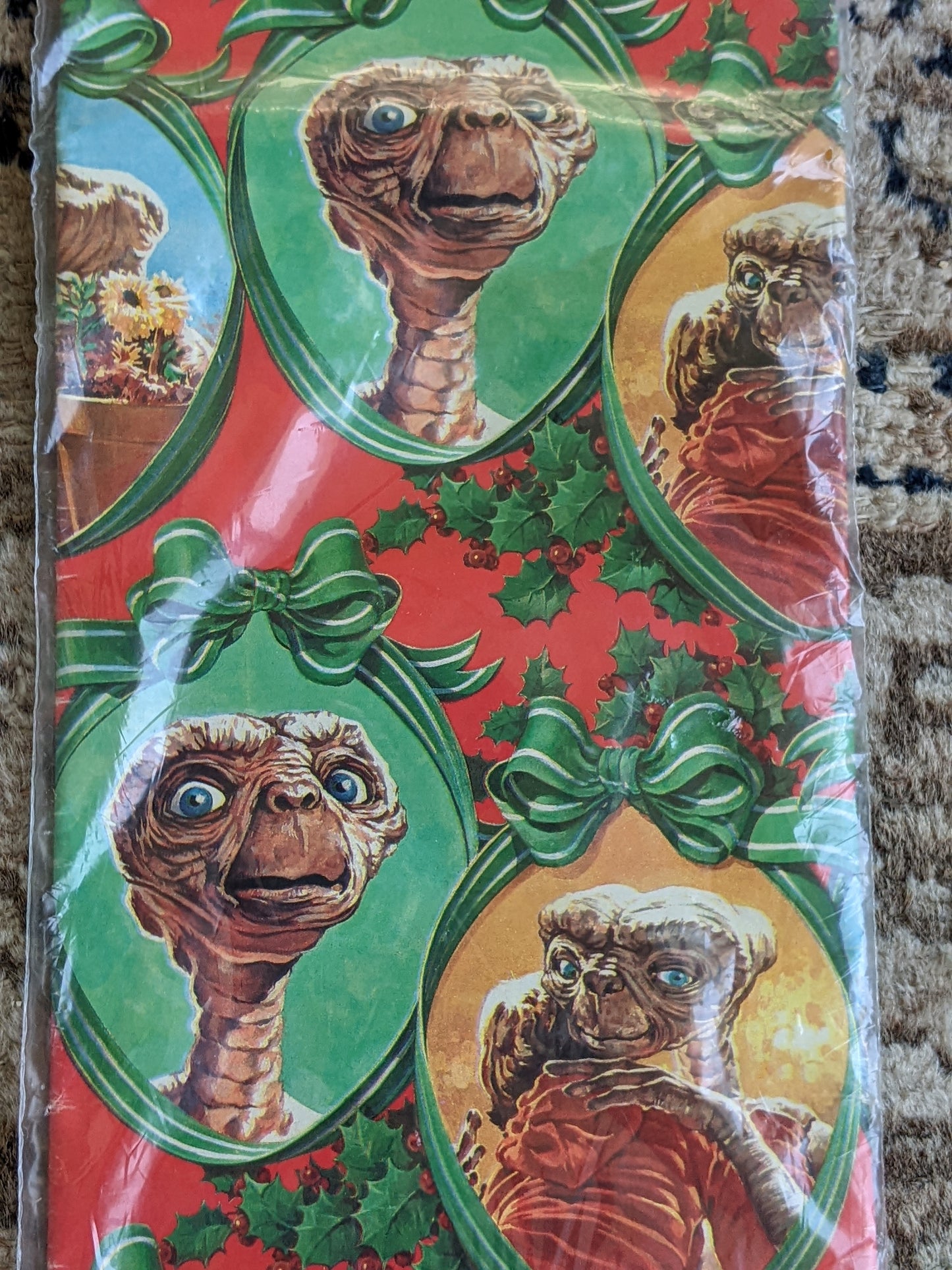 1982 E.T. The Extra-Terrestrial Christmas Gift Wrap Paper **New Old Stock