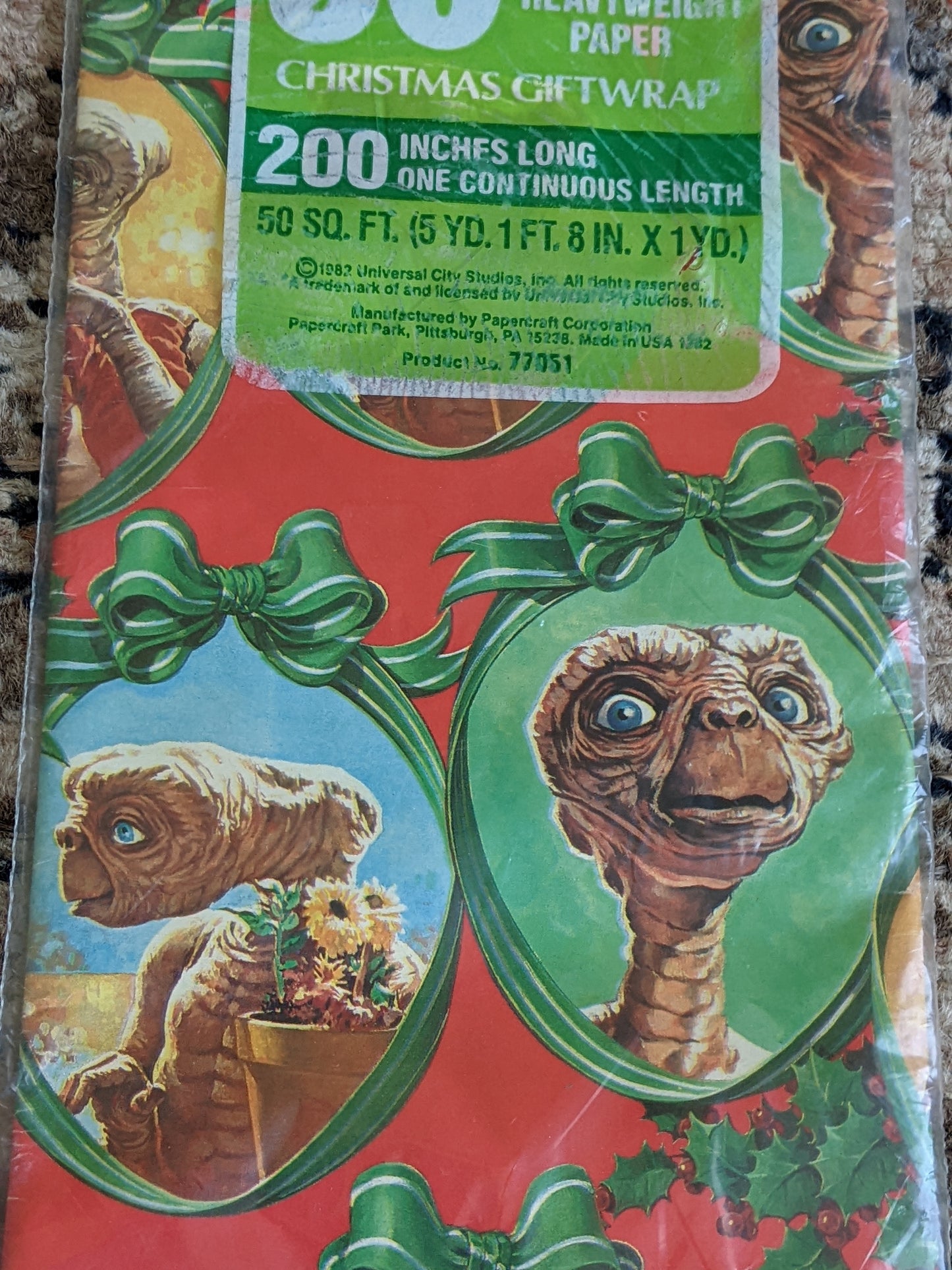 1982 E.T. The Extra-Terrestrial Christmas Gift Wrap Paper **New Old Stock