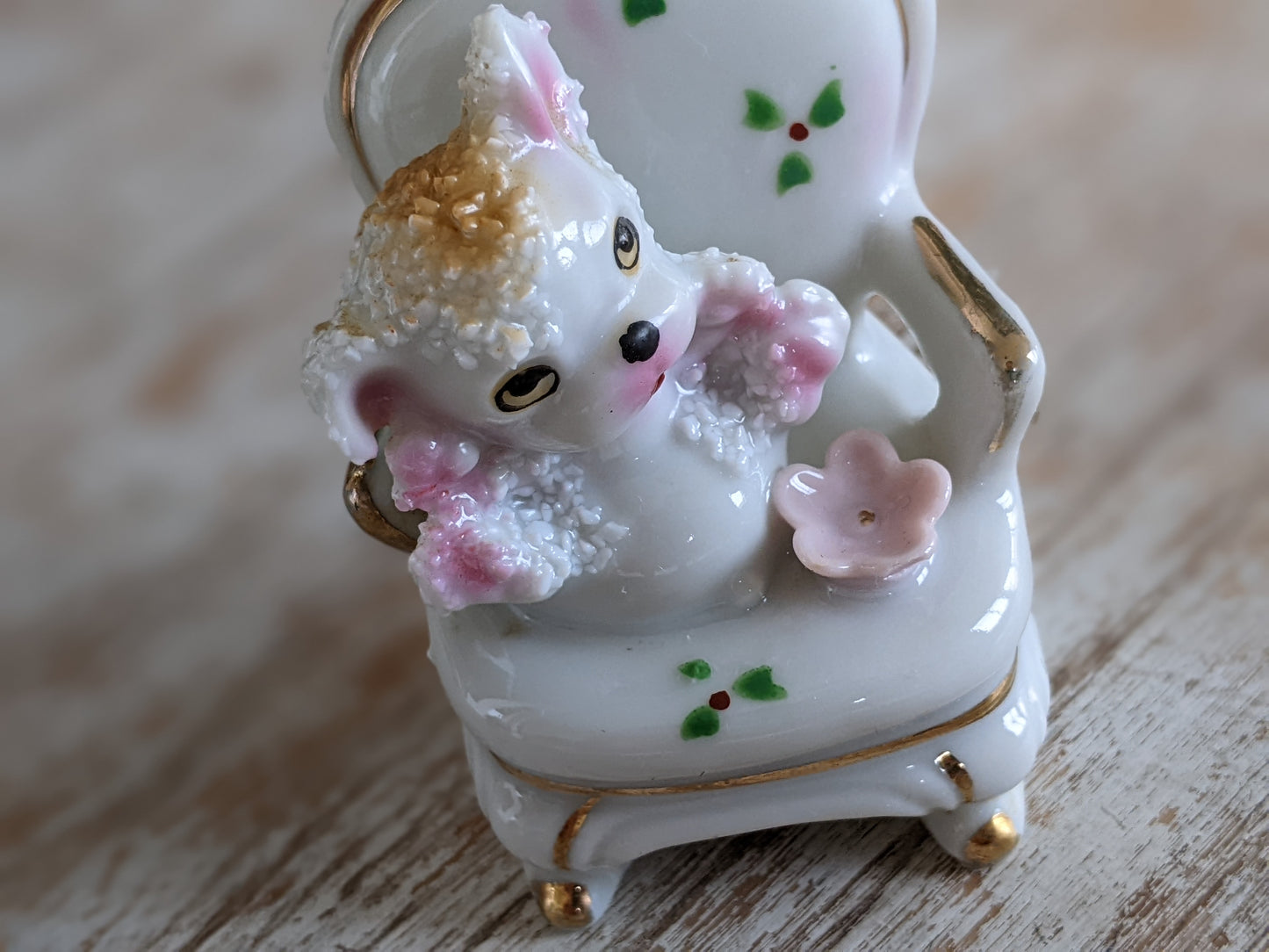 1950s Kitsch of Thrones Puppy Applied Flowers Victorian Chair Gold Highlights !! Made In Japan !! Adorable Mid-Century Vintage Gifts !!