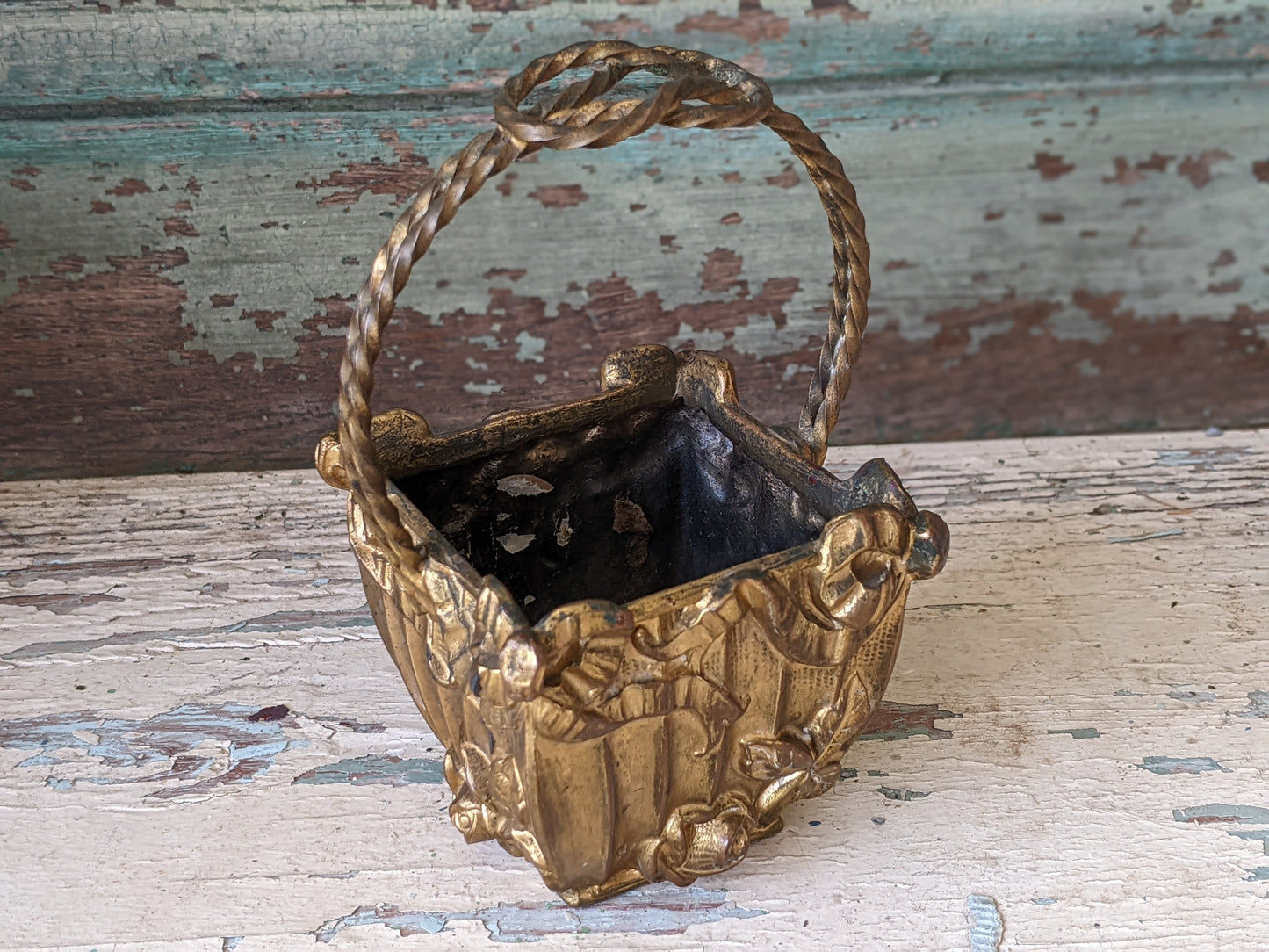 1930s-1940s Vintage Metal Basket Brass Finish Roses Ribbons Rope !! Adorable Vintage Gifts !!