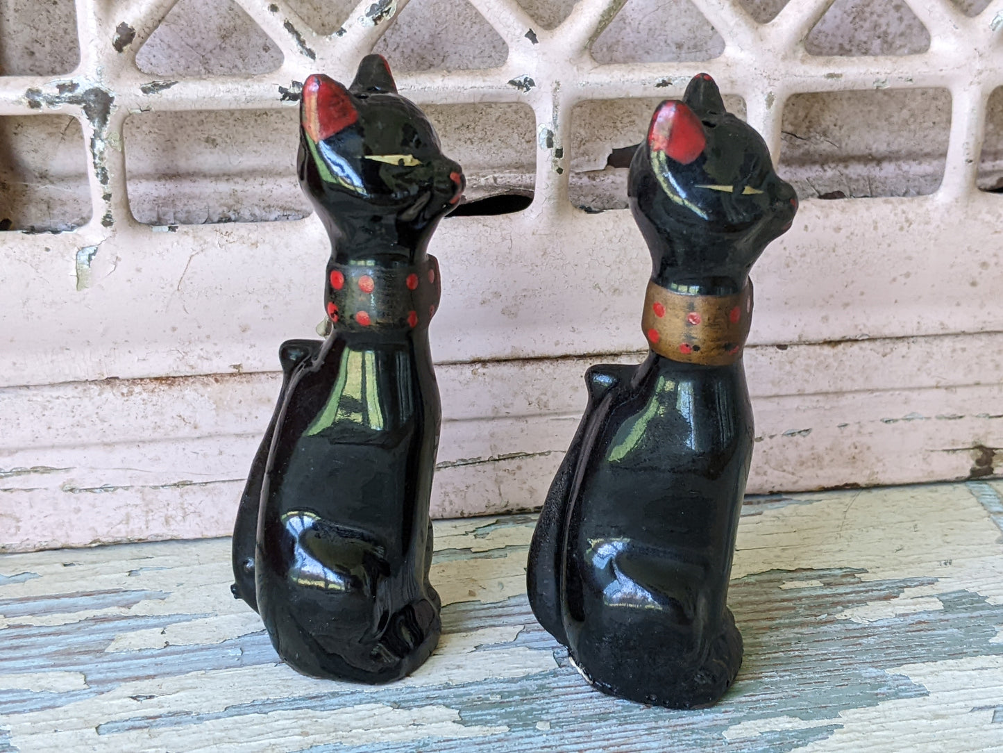 1950s Relco Black Cat Salt & Pepper Shakers Japan Redware Polka Dot Bows Kitsch Kitschy MCM !! Awesome Holiday Gifts !! Halloween