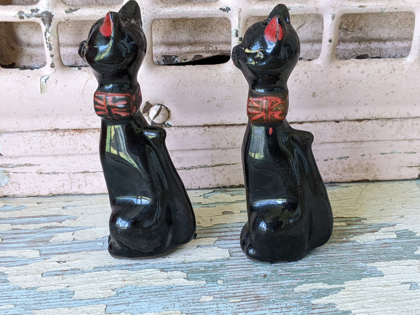 1950s Relco Black Cat Salt & Pepper Shakers Japan Redware Polka Dot Bows Kitsch Kitschy MCM !! Awesome Holiday Gifts !! Halloween