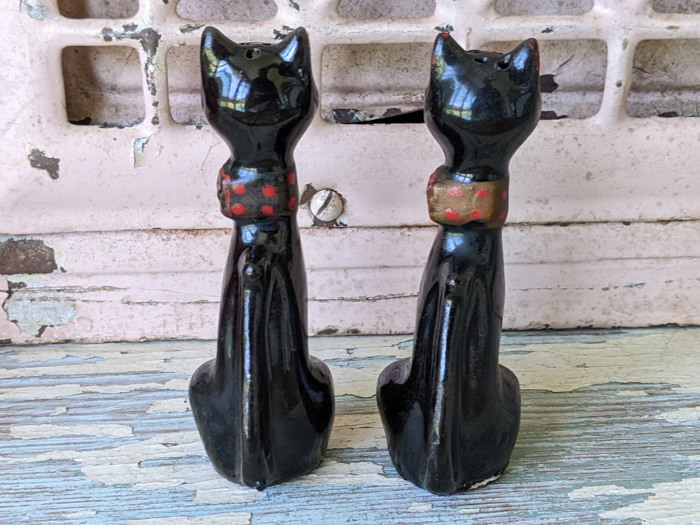 1950s Relco Black Cat Salt & Pepper Shakers Japan Redware Polka Dot Bows Kitsch Kitschy MCM !! Awesome Holiday Gifts !! Halloween