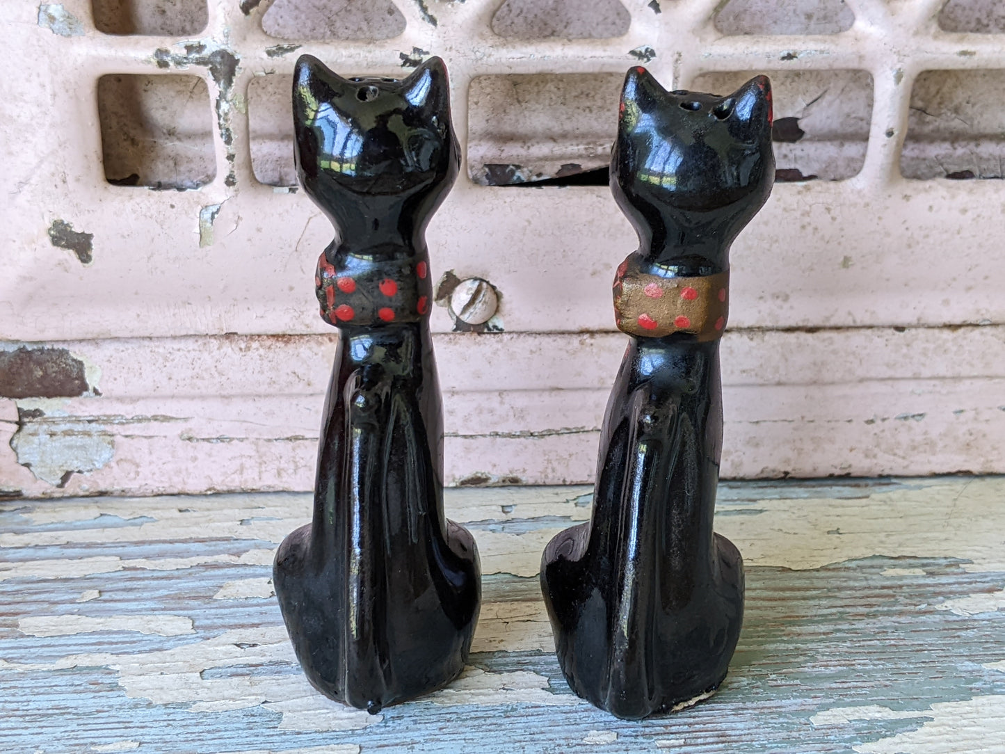 1950s Relco Black Cat Salt & Pepper Shakers Japan Redware Polka Dot Bows Kitsch Kitschy MCM !! Awesome Holiday Gifts !! Halloween