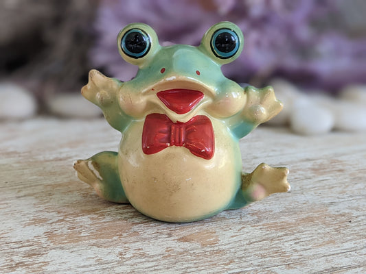 1950s Rare !! Adorable Happy Lucky Frog Red Bowtie Japan Beautifully Hand-Painted Kitsch Kawaii !! Joyful Vintage Gifts !!