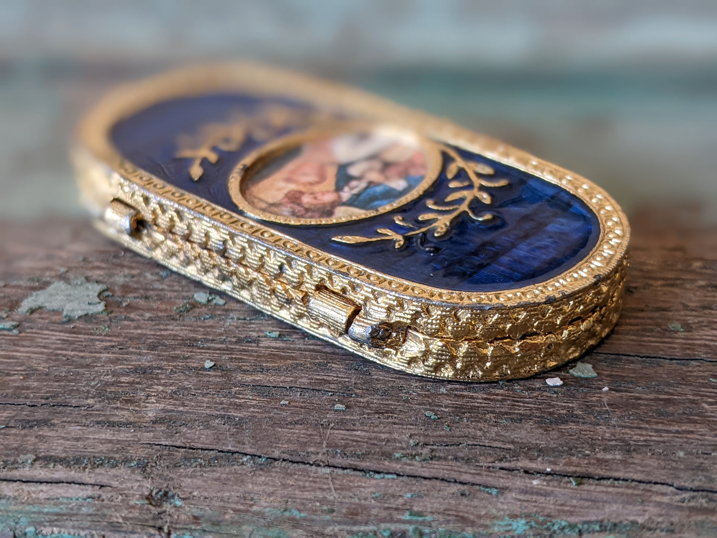 1970s Victorian Solid Perfume Keepsake By Estee Lauder ! Royal Blue Enamel Gold Compact Original Box ! Amazing Vintage Gifts & Collectibles